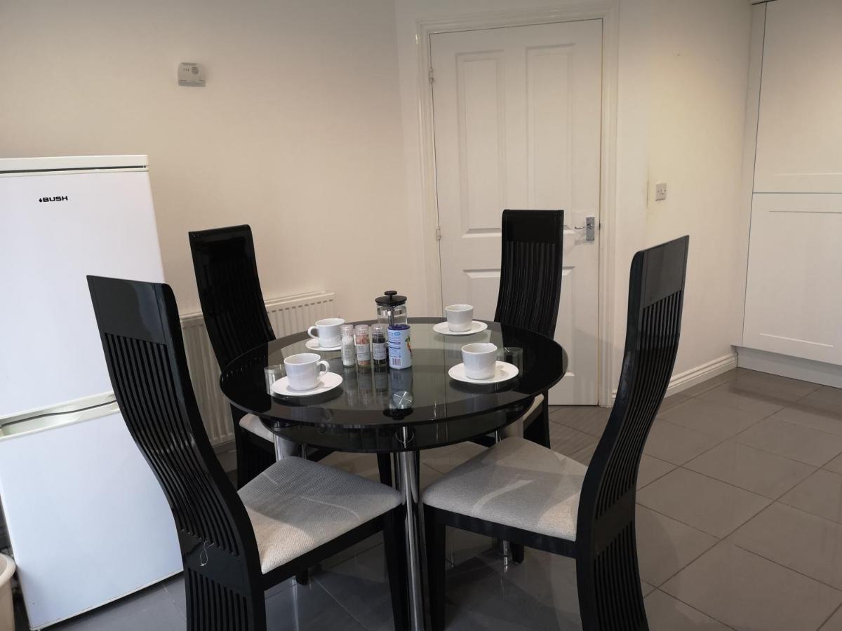 Nightingale Gardens - 4 Bed Detached House - Manchester Daire Dış mekan fotoğraf