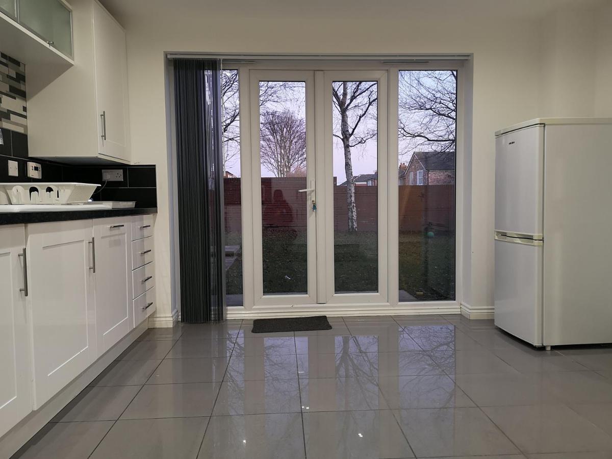 Nightingale Gardens - 4 Bed Detached House - Manchester Daire Dış mekan fotoğraf